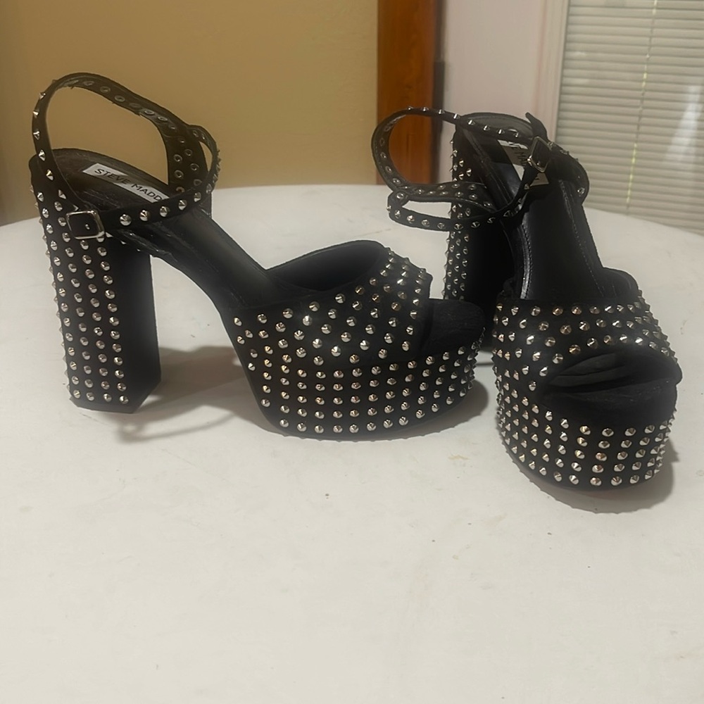 Studded Heel - Picture 3 of 4